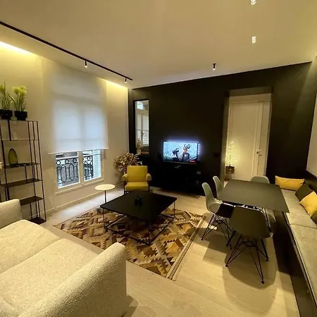 Апартаменты Luxurious And Cosy Flat Paris16 *